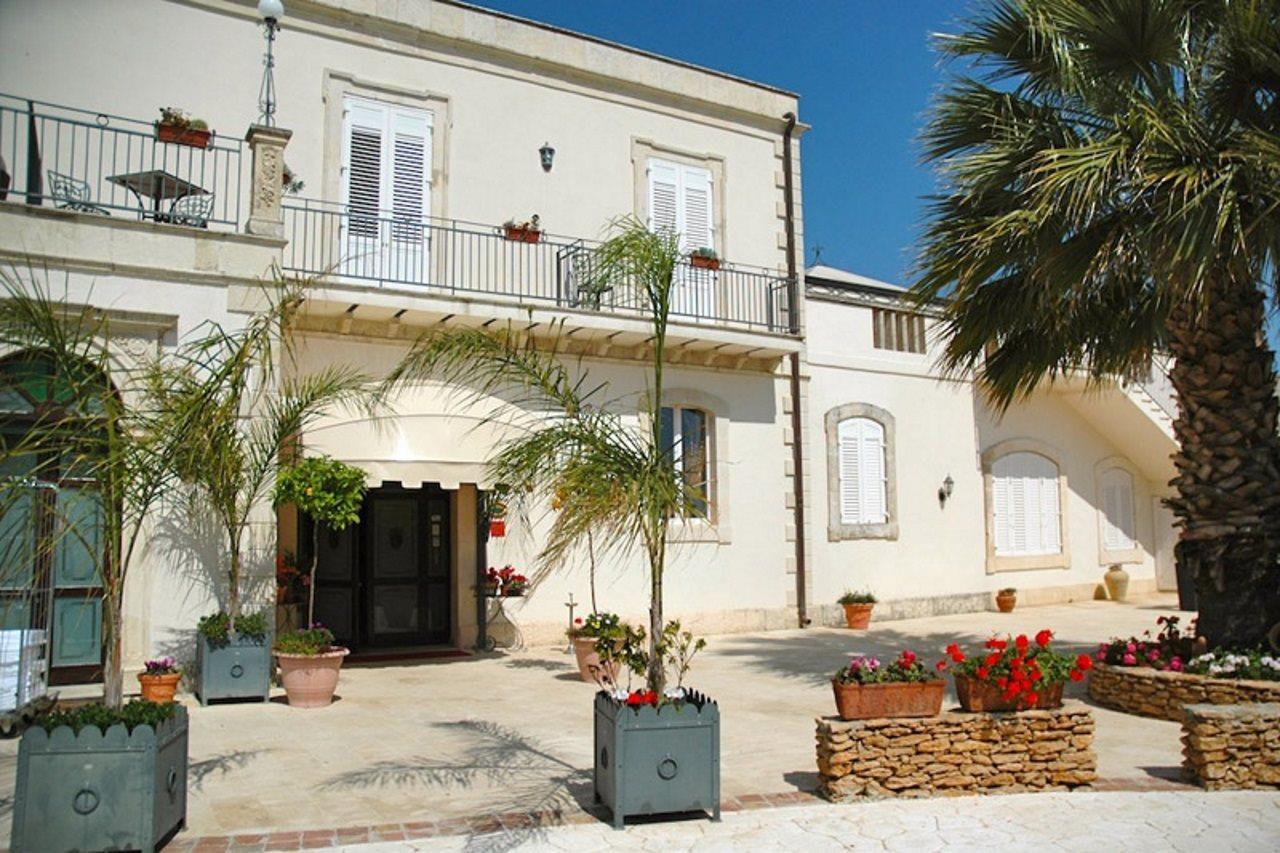 Charme Hotel Villa Principe Fitalia فانوسا المظهر الخارجي الصورة