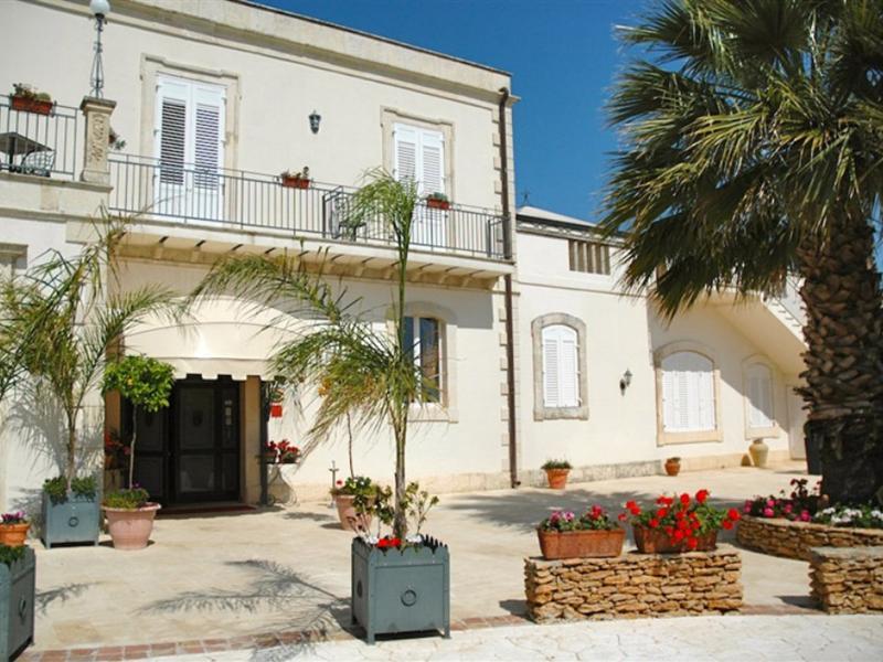 Charme Hotel Villa Principe Fitalia فانوسا المظهر الخارجي الصورة